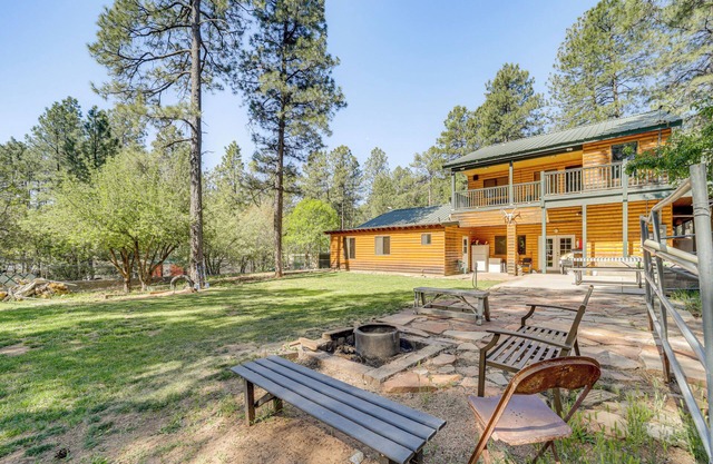 12 Mi to Tonto Natural Bridge SP: Cabin w/ Patio!