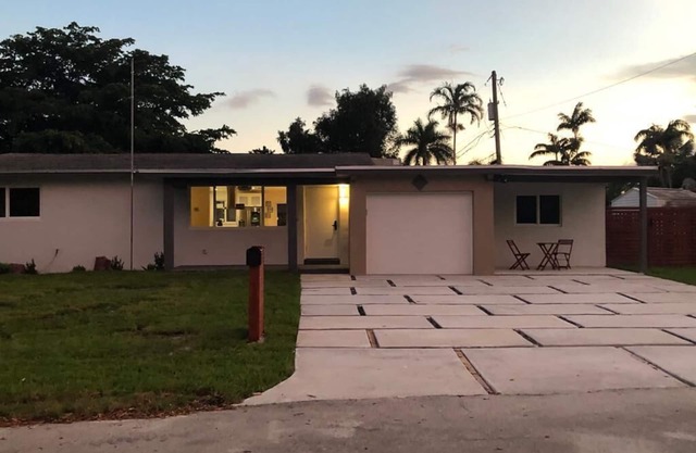 Smart Home mit Grand Master Suite für 8 private Hinterhöfe + Wilton Manors + Las Olas