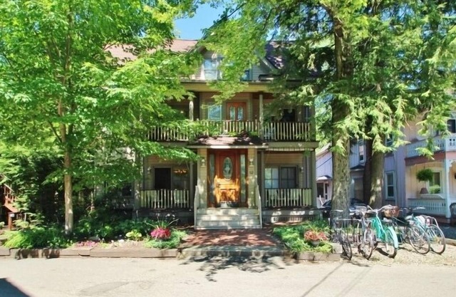 12 Morris 4 - Come and enjoy this recently remodeled 1st floor condo