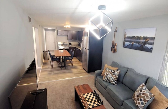 12 Myra Ave · Relaxing Cottage by the Lake + Parking