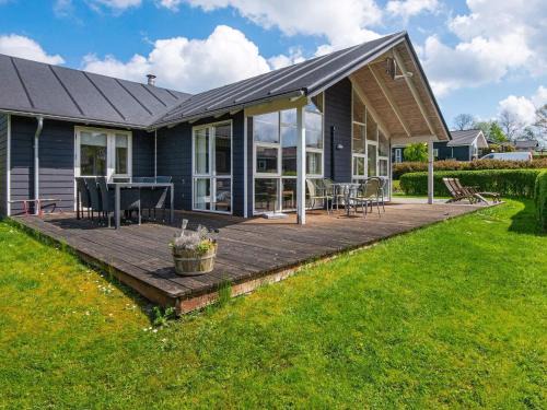12 person holiday home in Aabenraa-By Traum