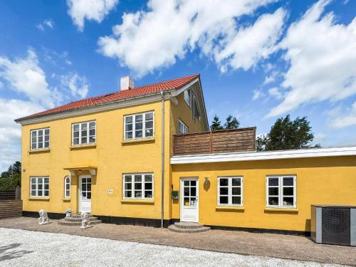 12 person holiday home in Børkop
