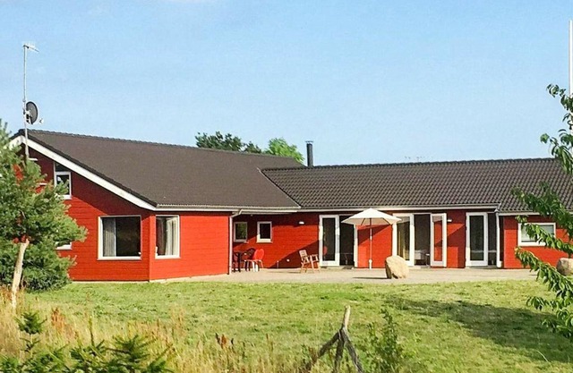 12 person holiday home in Ebeltoft-By Traum