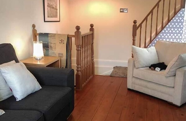 12 Rasselreihe, HOLMFIRTH