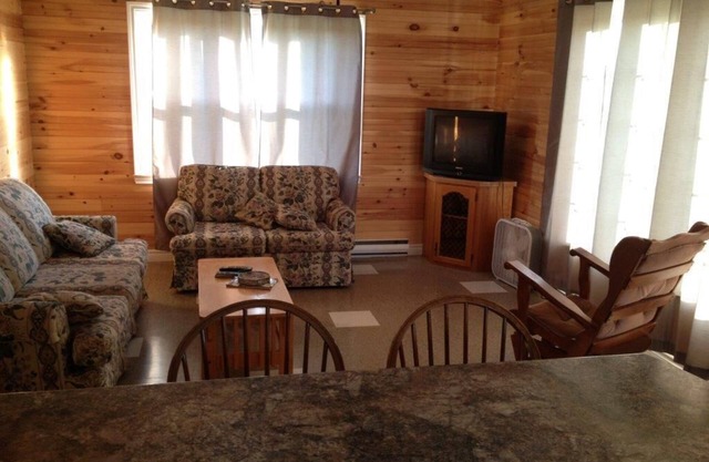 2 BR Cottage befindet sich am Fluss Souris