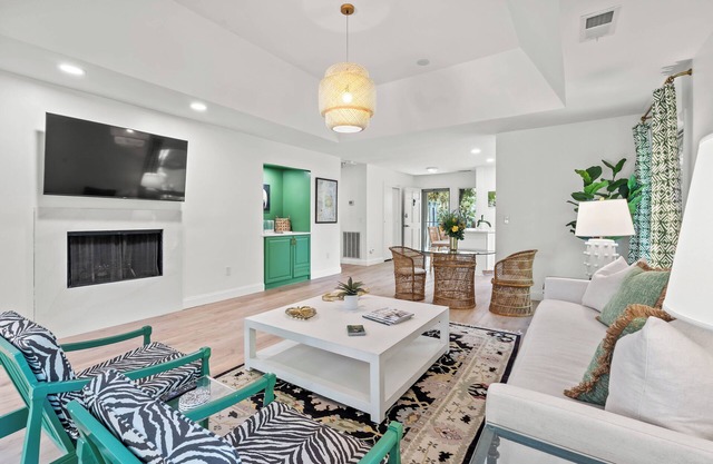 1209 Greenslake: Community Pool, Golf & Lagoon Views, Beach Gear/Bike Credit