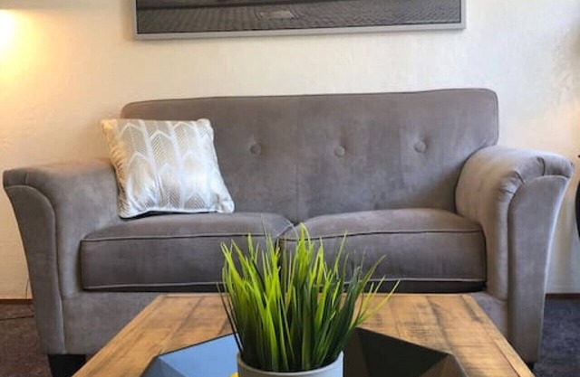 1221 S 54th St, Richmond · Convenient 2BR ★ Walk To Bart ★ 10 Min To Berkeley
