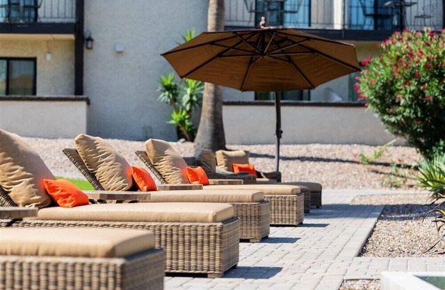 Möbliertes 1 Schlafzimmer mit kostenlosem GOLF, kostenlosem Zugang zum Fitnessraum, kostenlosem Pool, kostenlosem Kabel und mehr