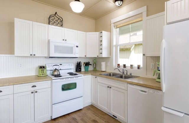 125 Barefoot Lane (Beach Front)