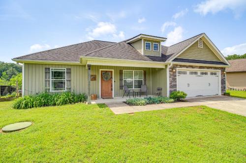 13 Mi to Chattanooga Family Home with Backyard!