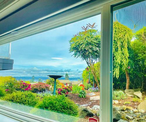 1300sf Retreat with Sound View, Garden & Privacy