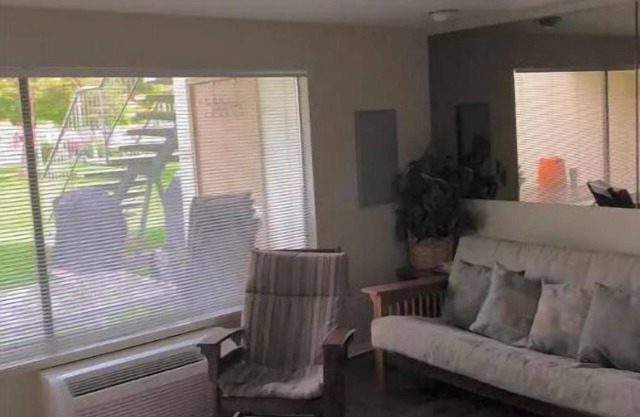 #131 Condo near large pool & shuttle to Gorge Amp-book separately