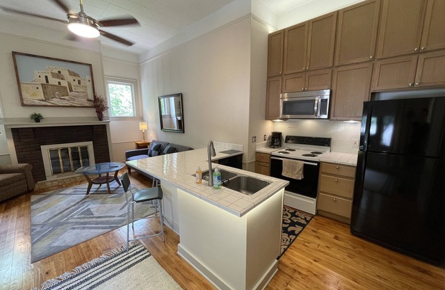 1322-#6 Downtown romantic cozy high ceiling 1BR unit
