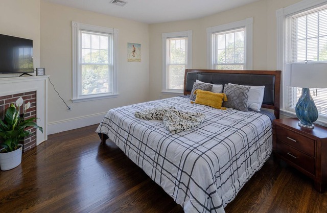 1322-Lovely 3 bedrooms unit with free parking