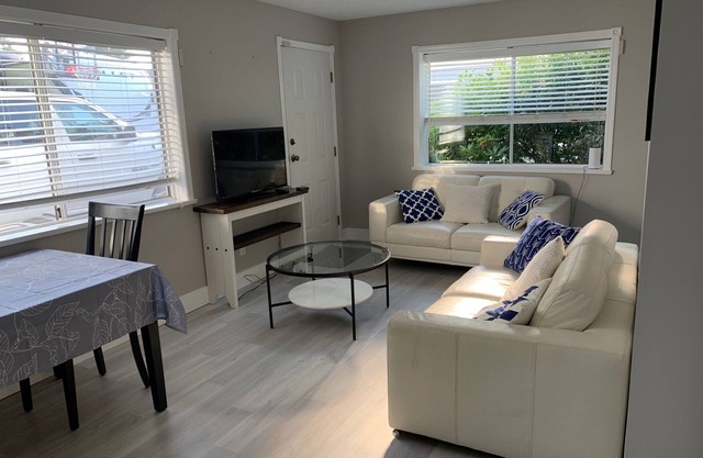 #135 Sunnybank Court - Ground Level Suite