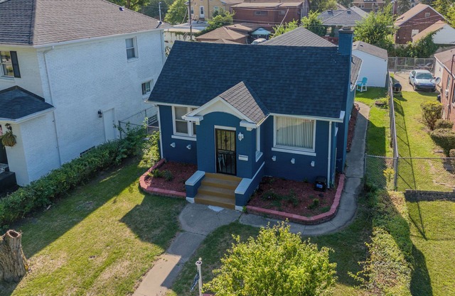 13mins from Beach/jet tubs/projector screen/fire place/game rm/exercise rm/