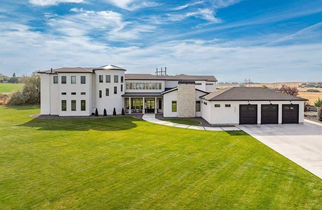 14,000 SqFt Estate w/ Gym Theater Suana Sleeps 40+