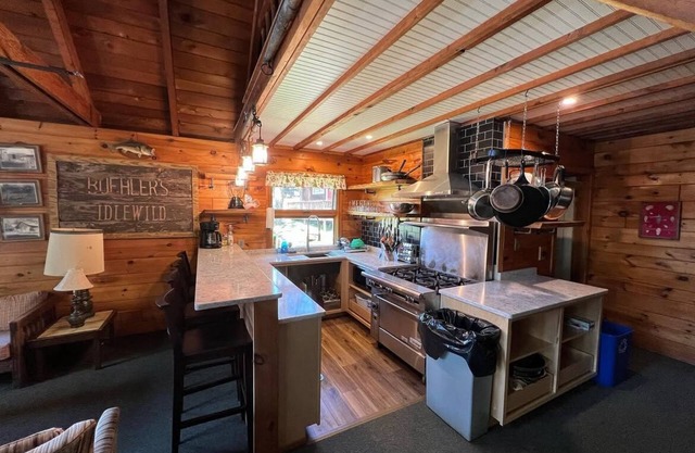 14-bedroom resort in tranquil Paupack. 1885 Farm & Guest House with Game Room!