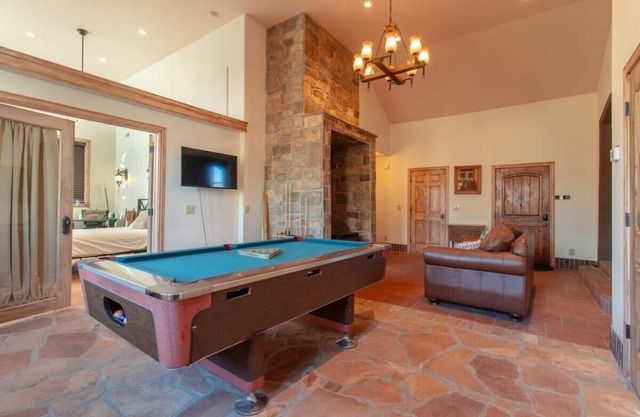 14 Guests, 5BR/2BA, At-Home Gym & Spacious Living