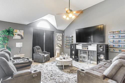 14 Mi to Jekyll Island Luxe Brunswick Home