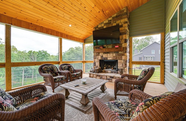14 Mi to Mammoth Cave NP: Spacious Family Home