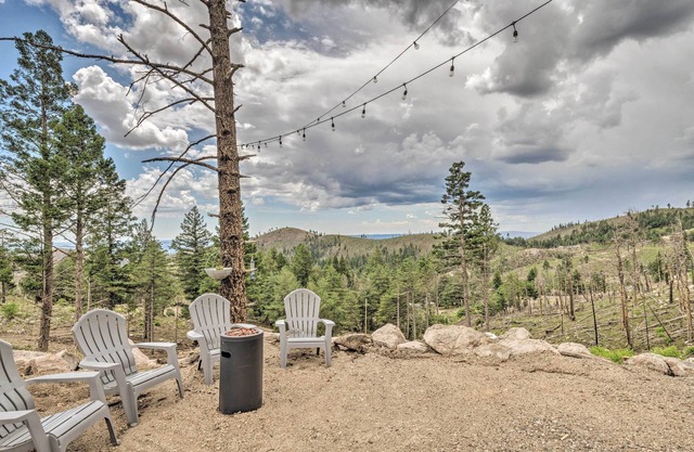 14 Mi to Ski Apache: Mountaintop Cabin w/ View