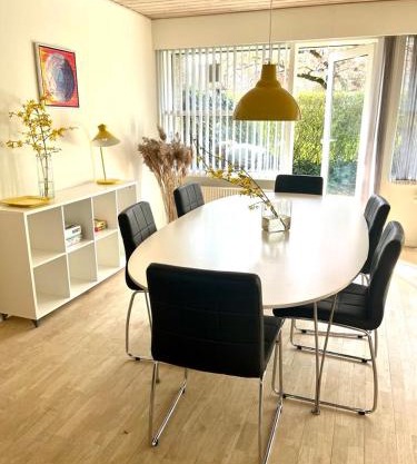 140 modern m2 in quiet neighborhood with lovely courtyard