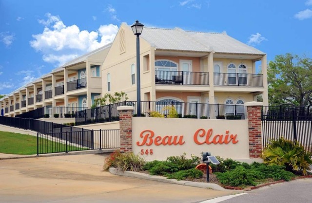 146 Beau Clair - Beachside Townhome with Pool in Long Beach