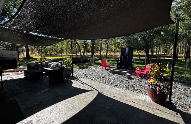 15 min from beautiful Shasta Lake. With lots of wildlife on gorgeous property.