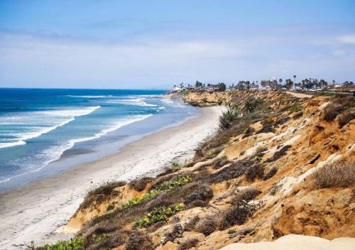 15 Min to Beach - Modern Vista Escape