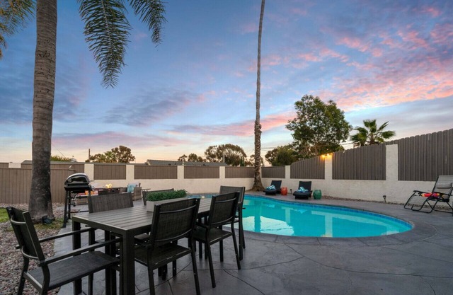 15 min to SD! Air Conditioning and Game Room