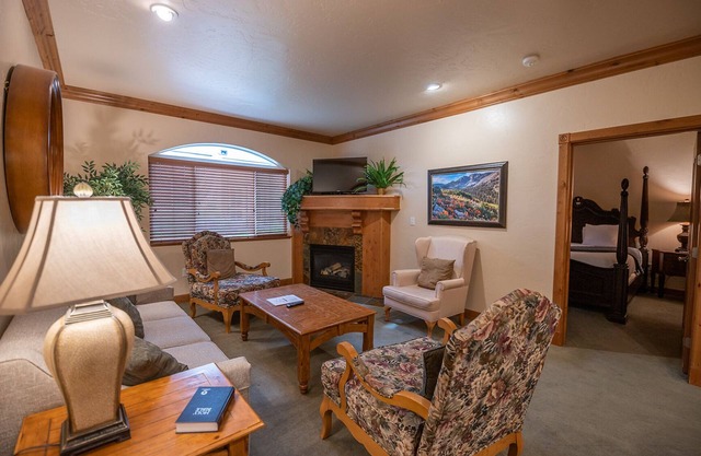 15 Mins to Park City: Charming 2B2B Villa at Zermatt Resort and Spa in Midway