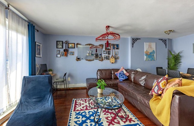 15 minutes from Manhattan, free street parking