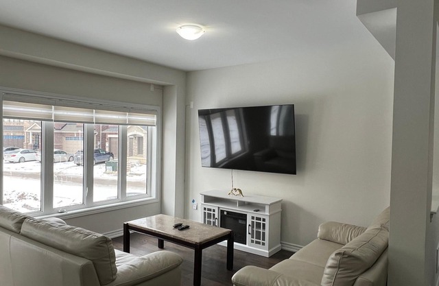 15 Minutes to Niagara falls! Cozy family oriented home.