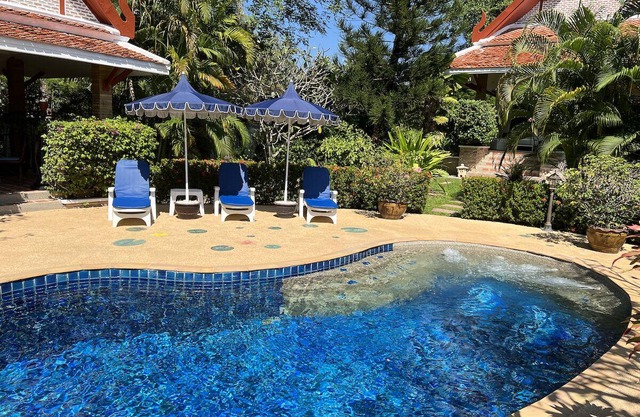 Villa 3 bed -3 Bath-Pool-Jacuzzi, - Garten-1600 m2 -ein kleines Paradies!!