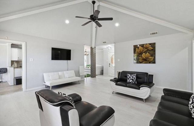 Spacious + Inviting 3BDR Home On Gulf Course