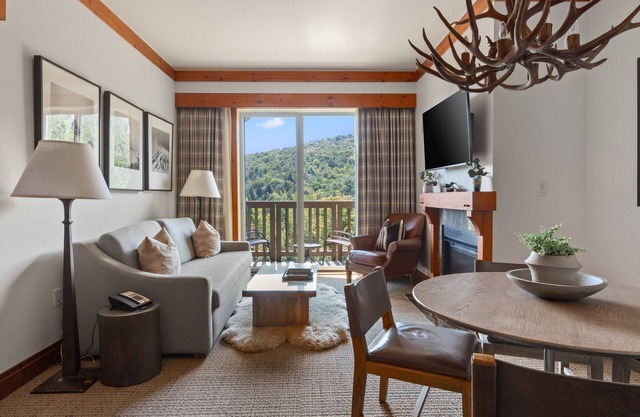 # 1537A | 2bdrm | STARR | Full Floor Mansfield Views im 5. Stock