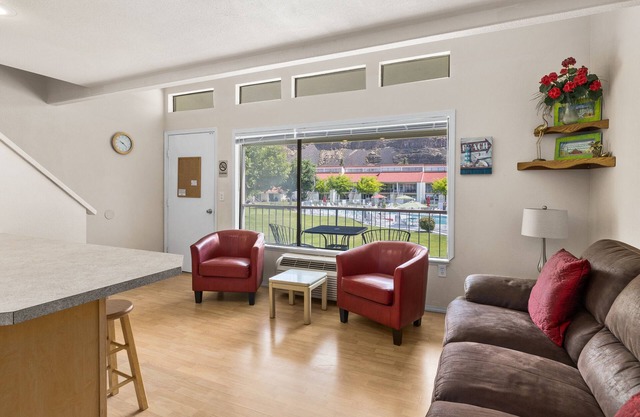 #156 Condo near large pool & shuttle to Gorge Amp-book separately