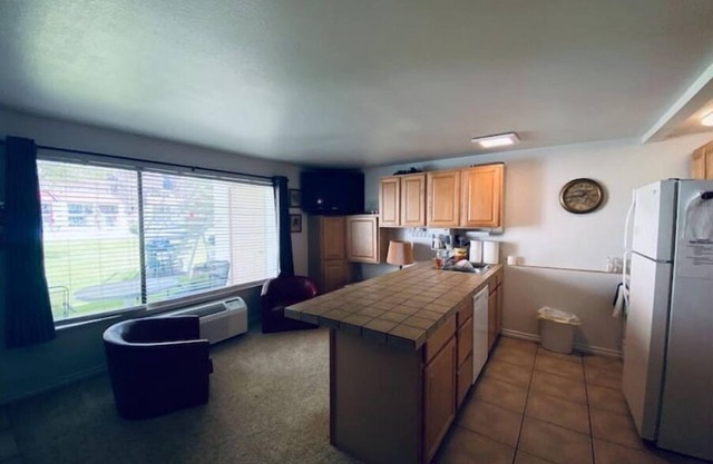 #159 Condo near large pool & shuttle to Gorge Amp-book separately