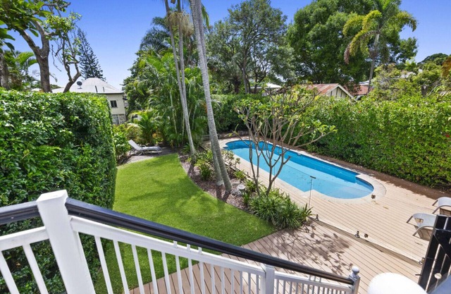 15mins to City, Pool, Family Friendly by Custom Bnb Hosting