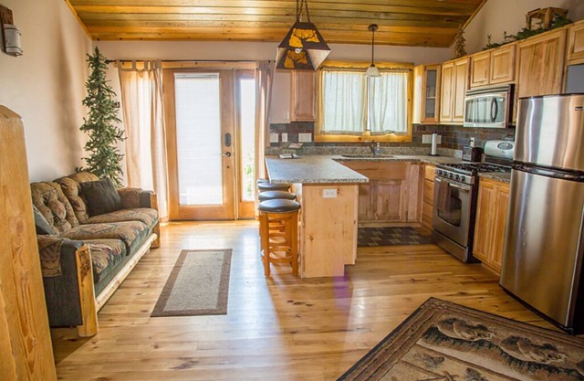 16) 1 BEDROOM WITH LOFT CONDOS - 3 QUEENS- The Mountain Inn