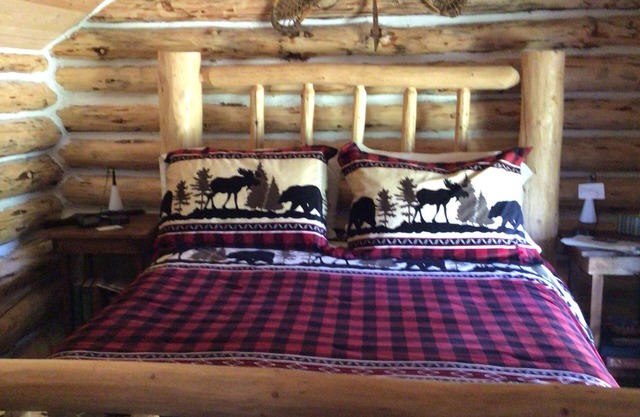 16 Mile Cabins Trappers Cabin. Pet Friendly Off Grid Wilderness Stay!
