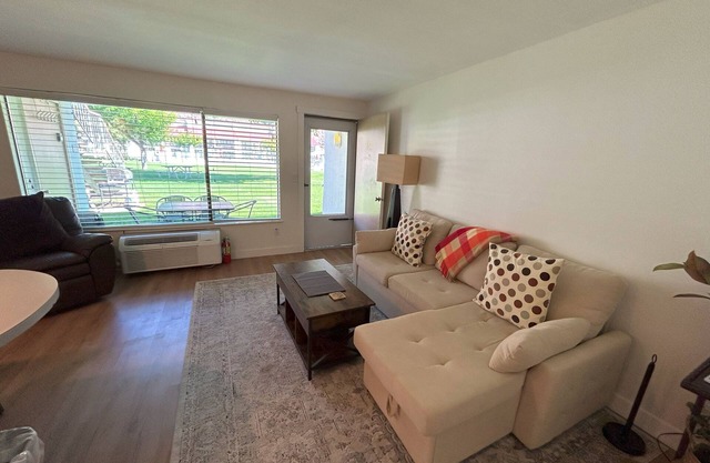 #161 Condo near large pool & shuttle to Gorge Amp-book separately