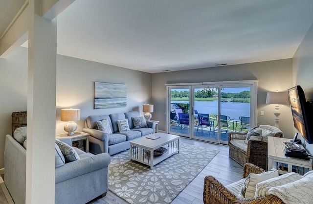 1615 Port Villa - Atemberaubende Aussicht auf Braddock Cove und Schritte zum Yachthafen!