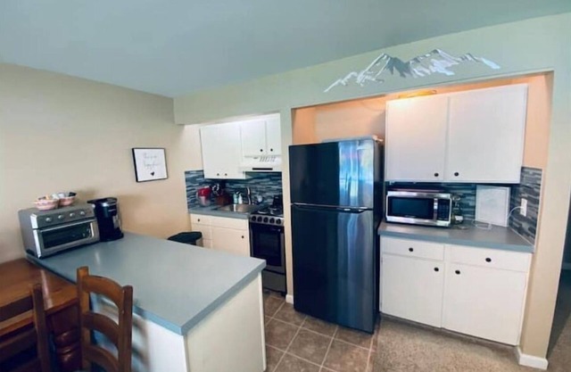 #162 Condo near large pool & shuttle to Gorge Amp-book separately