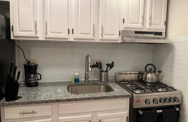1631 2C · Atemberaubende 1bed Apt./20 min nach NYC-Parkplatz Avail.