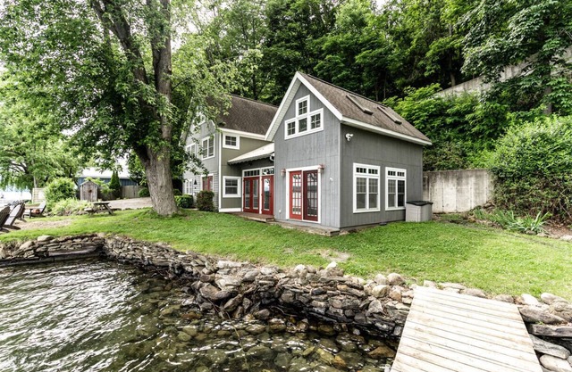 Waterfront Keuka Lake Ferienhaus mit Dock, Grill, Privatsphäre
