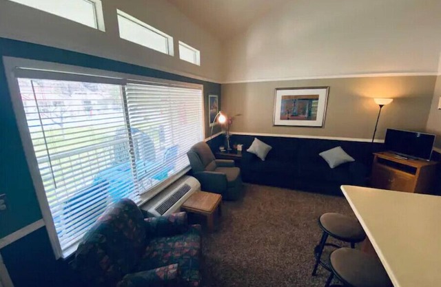 #168 Condo near large pool & shuttle to Gorge Amp-book separately