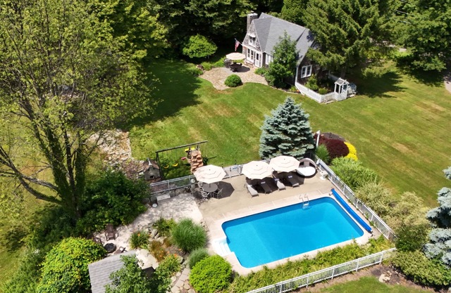 pocono mtns MOUNTAIN TOP COTTAGE Blick auf die Berge, 17 Morgen, privater beheizter Pool