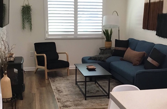 17 minutes from Mount Baldy. Cozy and private guesthouse fully loaded.